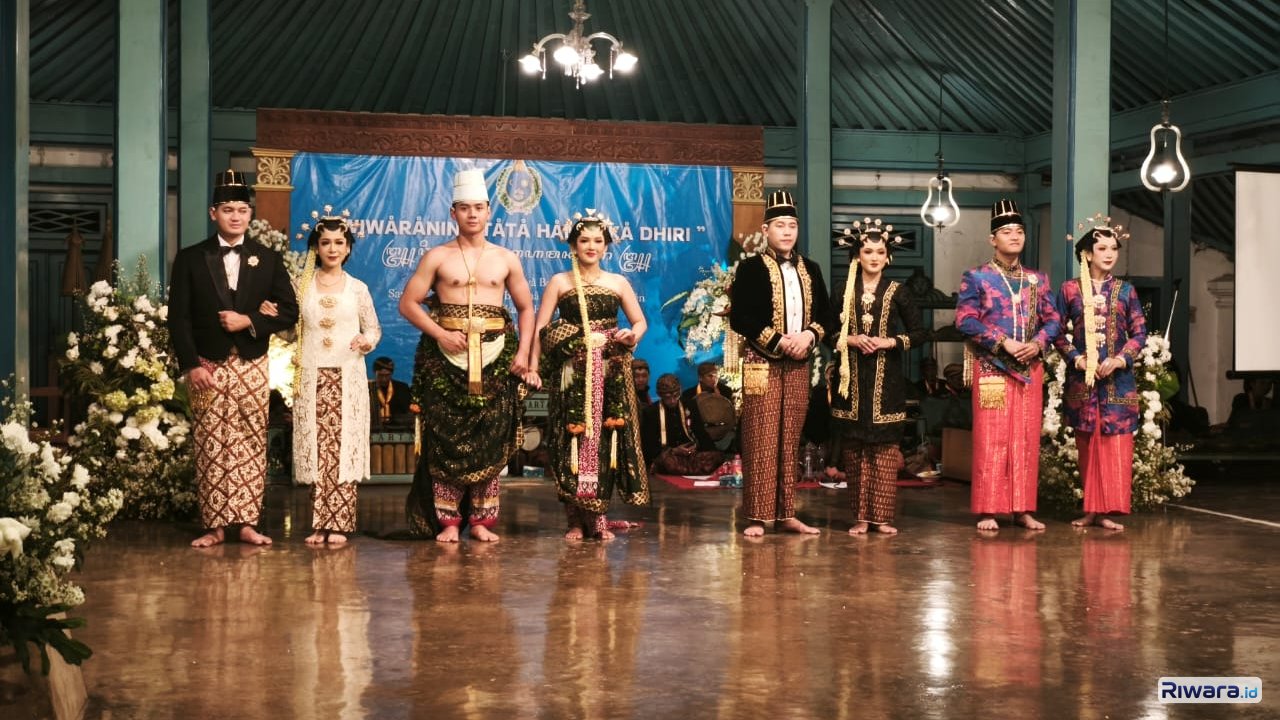 Keraton Surakarta Gelar Wisuda Kelulusan Pasinaon Tata Busana saha Paes Babaran V